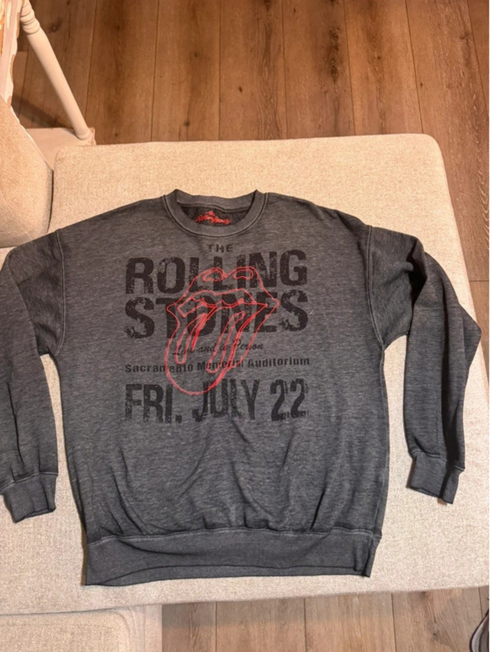 Rolling Stones gray crewneck long sleeve concert graphic sweatshirt size large